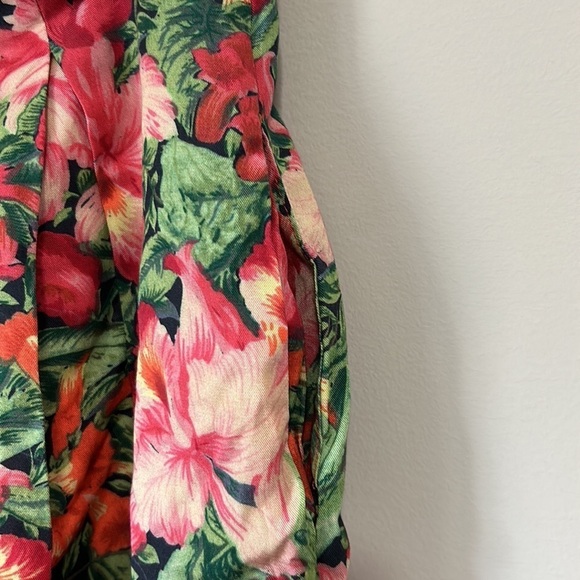 Majorelle Womens Shorts Red Floral Pockets Back Zip Lined Revolve high waisted - Picture 6 of 10